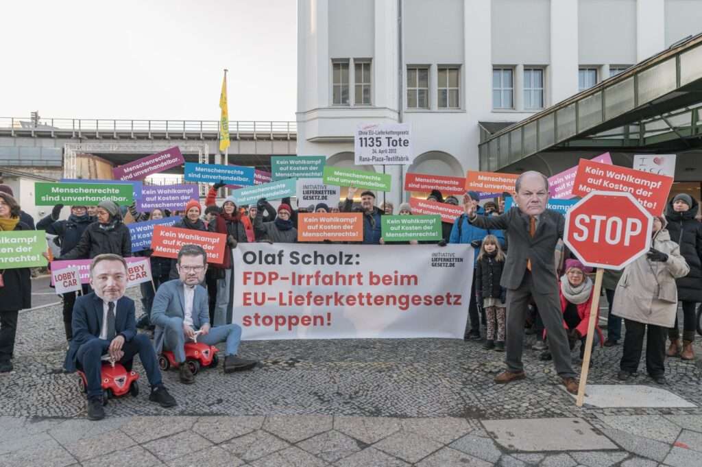 PowerShift schließt sich dem Aufruf der Initiative Lieferkettengesetz an und fordert Bundeskanzler Scholz auf, die FDP-Irrfahrt beim EU-Lieferkettengesetz zu stoppen