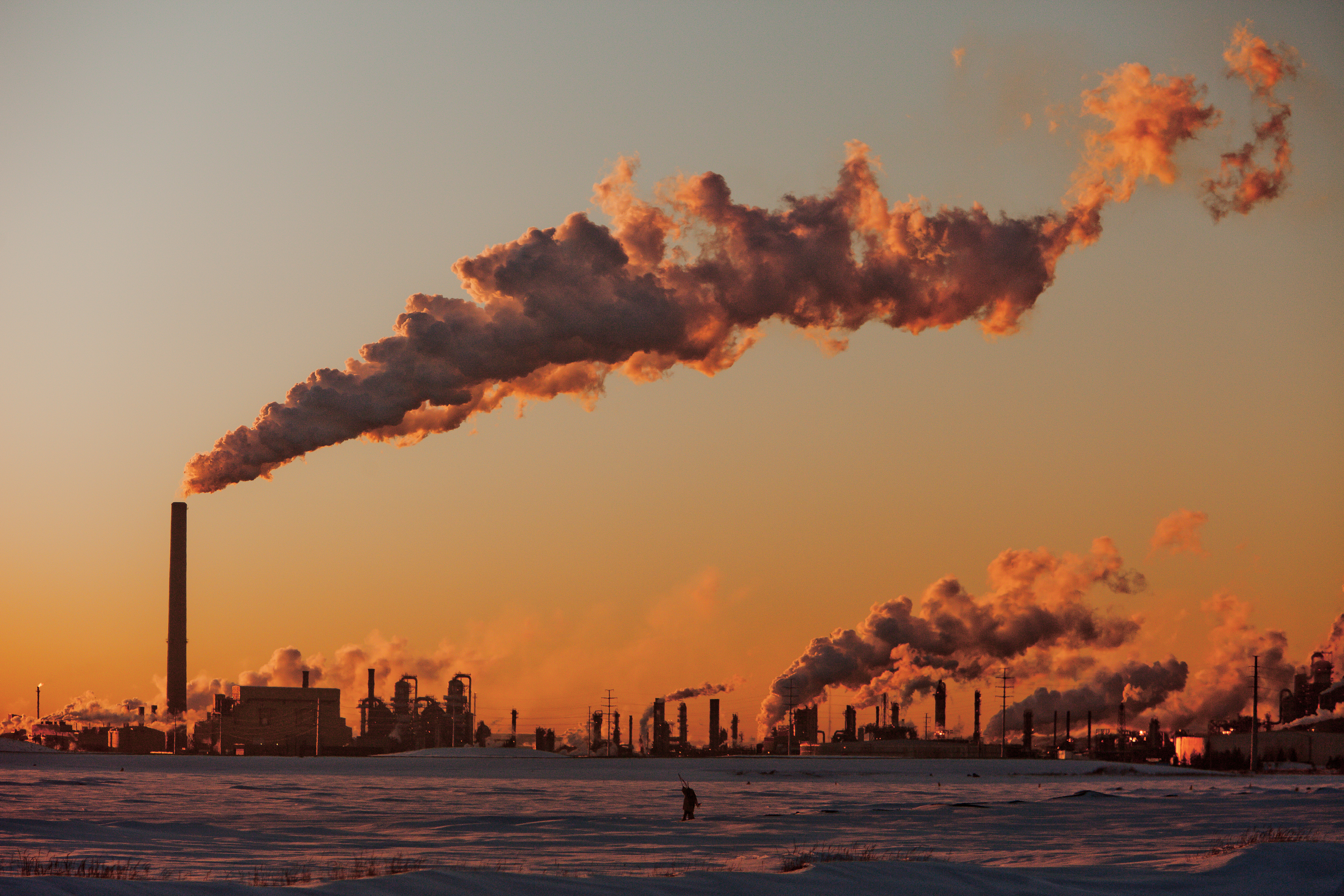 Teersand-Ölraffinerie im norden Albertas, Canada