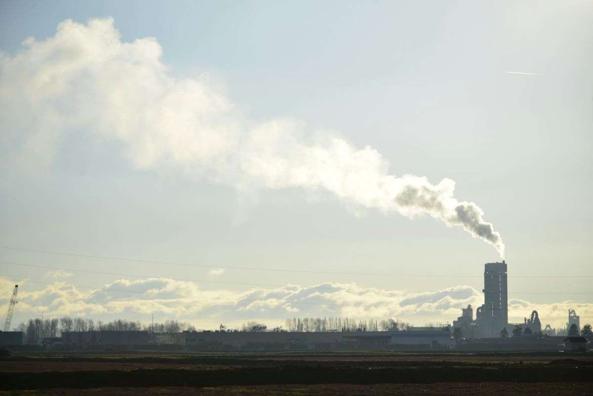 Kraftwerk mit Smog